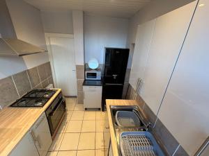 Entire House - 4 Bed - Sleeps 6