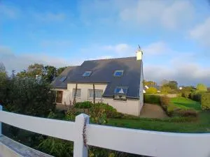 Maison avec jardin clos dans cité de caractère - La Roche-Derrien