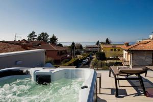 Luxury House - Heated Jacuzzi