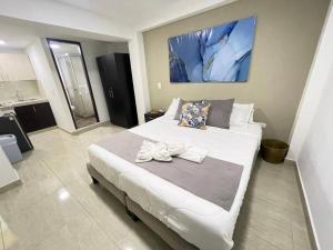 Castellana 201-Apartaestudio en la Castellana con espacio trabajo