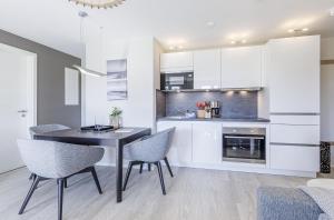 5 Sterne Strandräuber in Wustrow - Balkon, Sauna & Ostsee