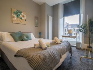 Wonderful West End - Pass the Keys