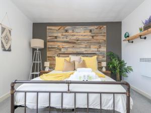 Chic Family Retreat in Heart of Leeds - Pass the Keys