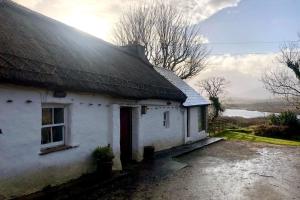 Private Thatched Cottage - with views