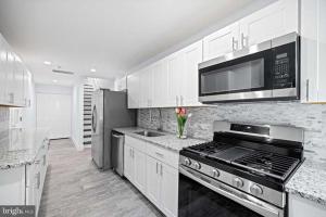 Beautiful 2 bedroom Apt on Morton st Nw