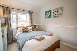 Saltbox Stays- Central, 3 bed, 2 bath,fast wifi, sleeps 6
