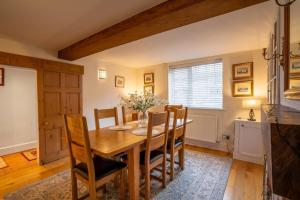 Saltbox Stays- Central, 3 bed, 2 bath,fast wifi, sleeps 6