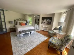 Trouvaille House Sweet Suite - Clear Spring