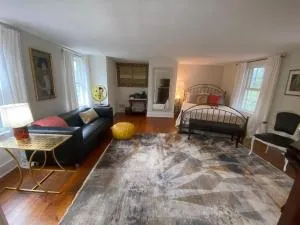 Trouvaille House Suite 3 Klimt Suite - Clear Spring