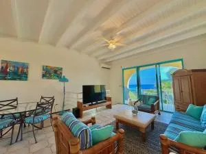 Pelican 2 bedr ocean view apt- shared pool - Simpson Bay