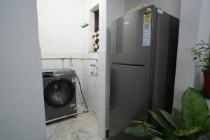 Sams Apt- Elegant 3BHK on FC Rd