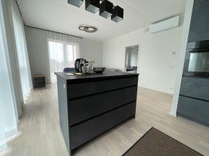 Spacious well-lighted apartment - self check-in, parking