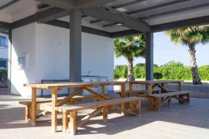 Bungalow Pink Oasis - Winter by the Sea