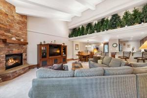 Lodge at Lionshead 405