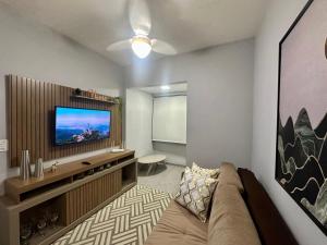 Centro, vaga privativa, 01 quadra do mar