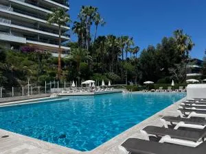 CHARMANT STUDIO AVEC PISCINE à LA MIRANDOLE - 瓦洛里