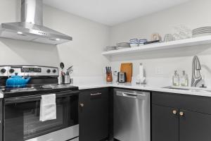 Spacious NW Apt Steps to 14th Street Corridor