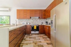 Unwind at Villa Magdalena, private villa with 3 bedrooms, rooftop pool and fast Wi-Fi for digital nomads