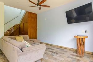 Unwind at Villa Magdalena, private villa with 3 bedrooms, rooftop pool and fast Wi-Fi for digital nomads