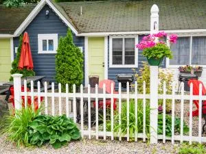 Cottage 1-2 - 2 Bedroom / 1 Bath End Unit - Acton