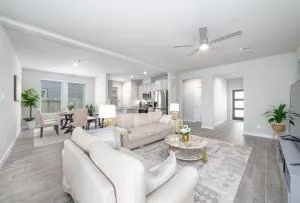 Modern and Spacious 4BR Home in Rosenberg, TX - Rosenberg