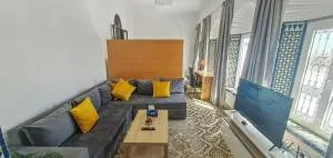 Riad Apartment with Panoramic Bouregreg & Marina View - Hajja