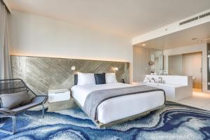 Modern Condo Walk to Fort Lauderdale Beaches!