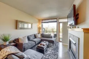 Walk to the Lake Chelan Condo with Mtn Views! - Orondo