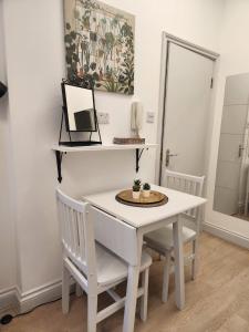 St 6 - 2 min Walk from Tube Cozy Studio Apartment