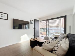 3P BETWEEN CROISETTE BEACHES AND ANTIBES STREET