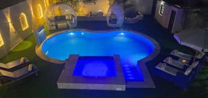 Luxury Royal Blue Family Villa 8pers private pool