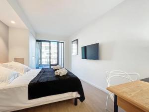 3P BETWEEN CROISETTE BEACHES AND ANTIBES STREET