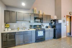 Del Norte Apartment with Loft Walk to Downtown!