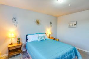 Del Norte Apartment with Loft Walk to Downtown!