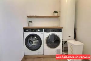 Maisons de vacances Aux balzanes de Varvella Piscine interieure privee chauffee : photos des chambres