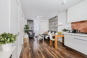 Deluxe One-Bedroom Apartment - 16/22 Grzybowska Street room in P&O City Center Apartments