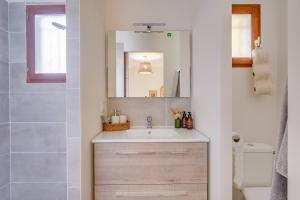 Maisons de vacances Entre Vignes et Roses Wifi-Terrasse : photos des chambres