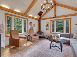 La Chataigne - Wilderness waterfront escape