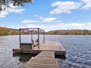 La Chataigne - Wilderness waterfront escape