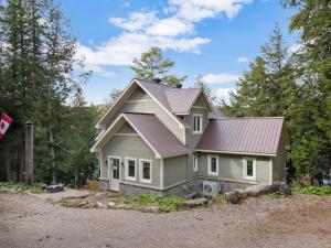 La Chataigne - Wilderness waterfront escape