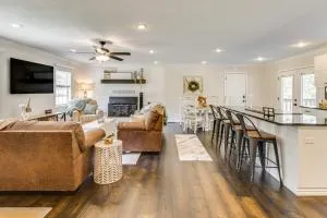 3 Mi to Lake House with Fire Pit in Mountain Home! - Norfork