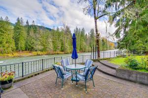 Darrington Home on River w Mountain Views