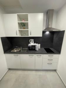 Modern Studio Apartment Tome with Terrace, Free Parking & Wi-Fi, Zadar