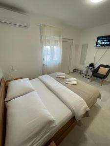Modern Studio Apartment Tome with Terrace, Free Parking & Wi-Fi, Zadar