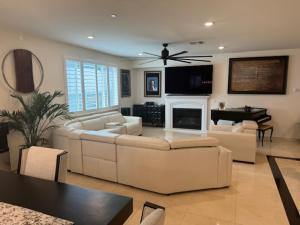 Elegant Retreat with Private Luxurious Gen Suite