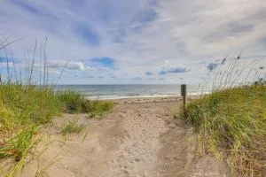 Oceanside Beachfront Fort Pierce Retreat - Fort Pierce
