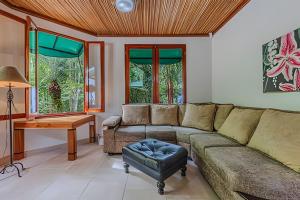 Private Jungle Home Sorrounded By Two Creeks