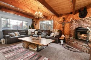 The Bird House in Moonridge - Close to Slopes, Fireplace, Barbecue