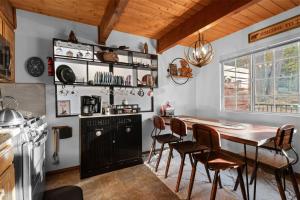 The Bird House in Moonridge - Close to Slopes, Fireplace, Barbecue