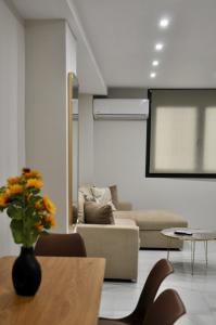 TheVacationers 1, New Studio Skg Downtown